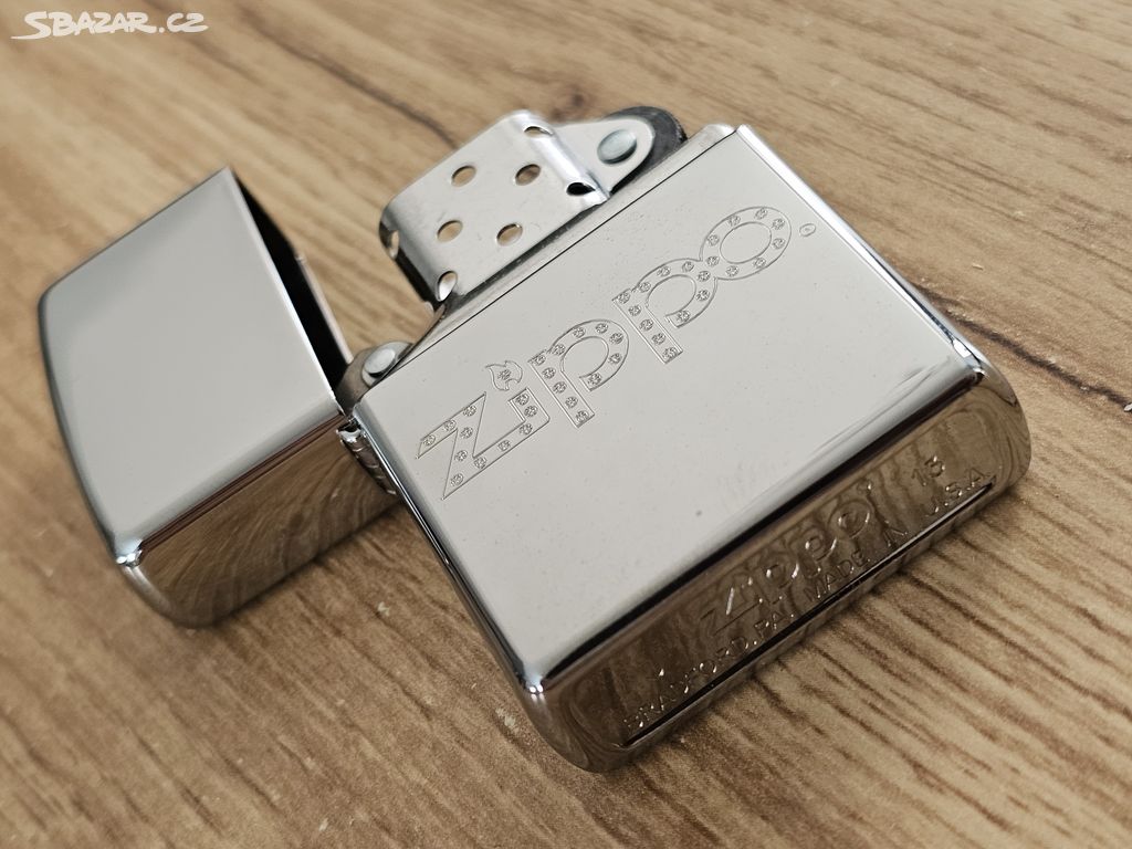 Originální zapalovač 22533 ZIPPO WITH DIAMONDS