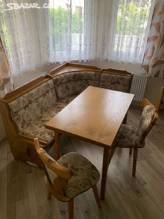 Lavice rohová dřevěná, stůl a 2 židle - masivní
