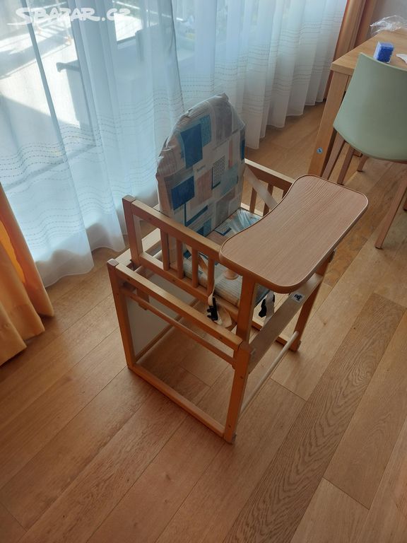 Vícefunkční dětská židlička a stoleček.