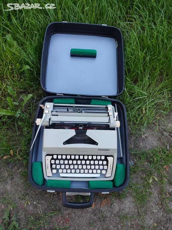 Prodám psací stroj Consul v originálním balení