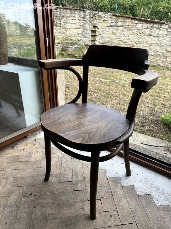 Starožitná dřevěná židle