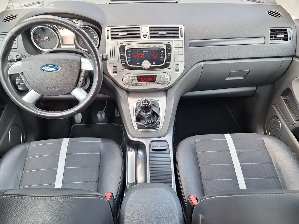 Ford Kuga 2.5T Titanium - fotka 6