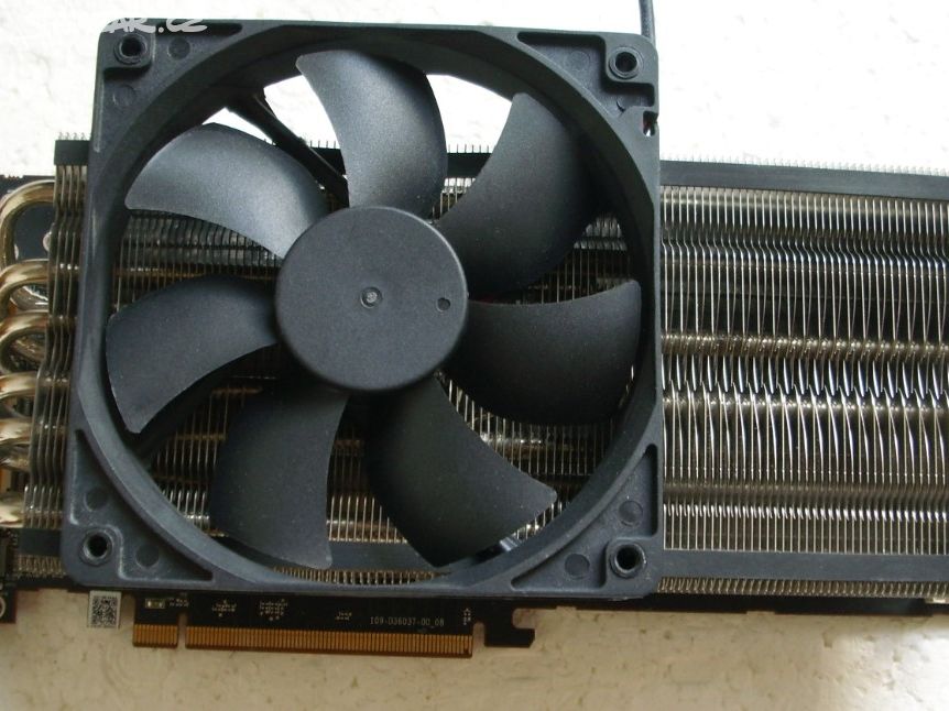 Radeon VII s chladičem Raijintek, 16 GB HBM2