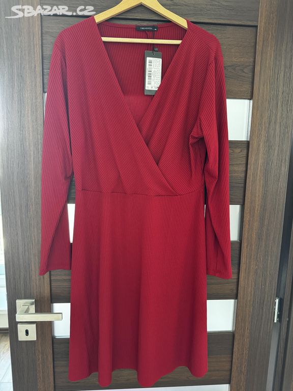 Červené šaty s dlouhým rukávem - vel. 3XL (46)