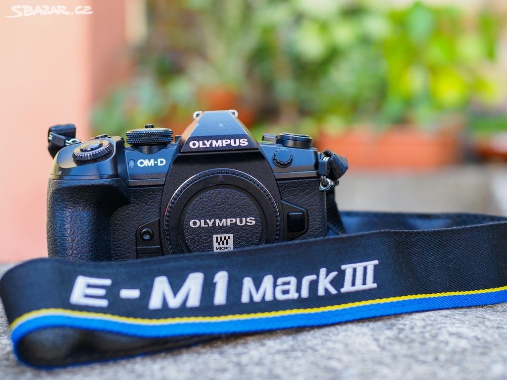 Olympus OM-D E-M1 Mark III s gripem