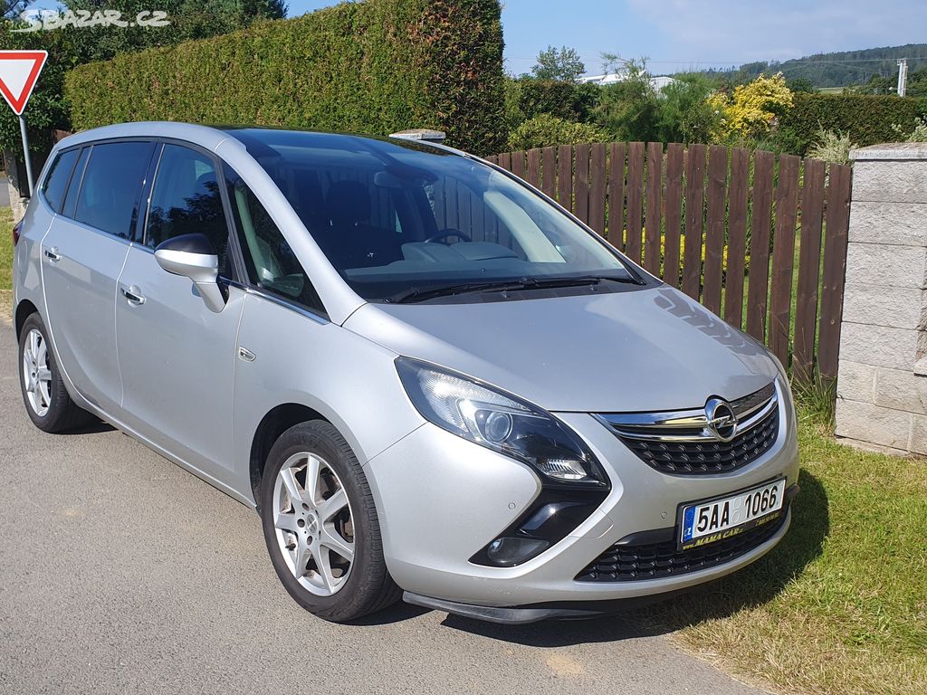 Opel Zafira Tourer 2.0CDTi, 7 míst + střešní box