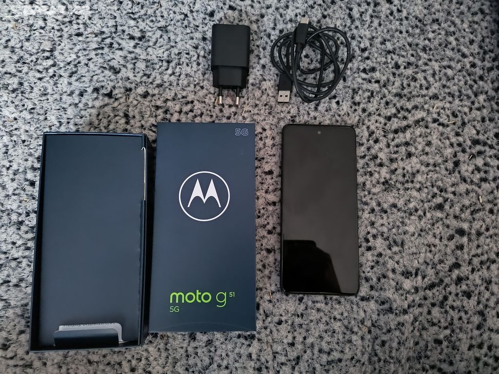 Nabízím dva telefony zn. Motorola