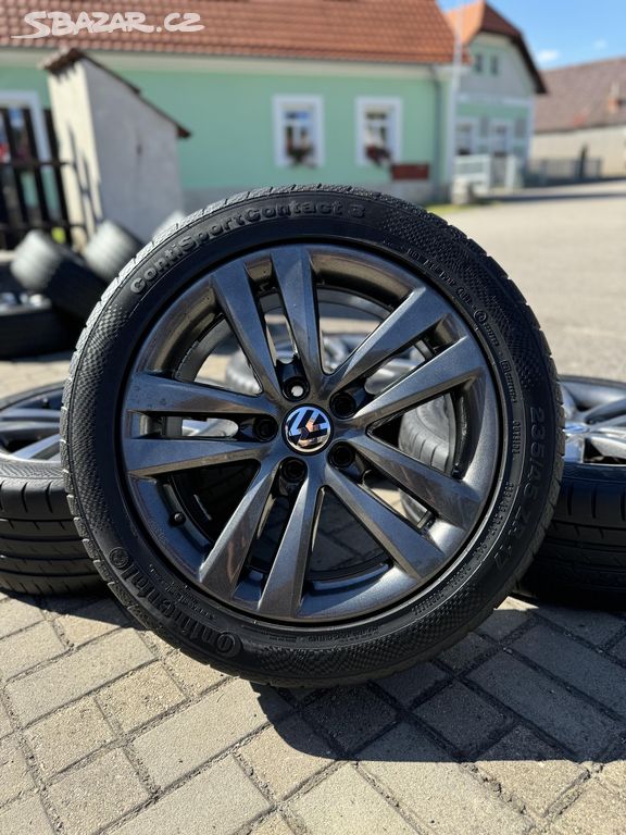 ORIGINÁL Alu Volkswagen AKIROS R17, 5x112 TOP STAV