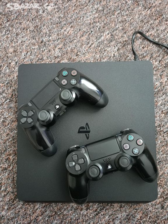 PlayStation 4 Slim 1TB 2 ovladače,hry