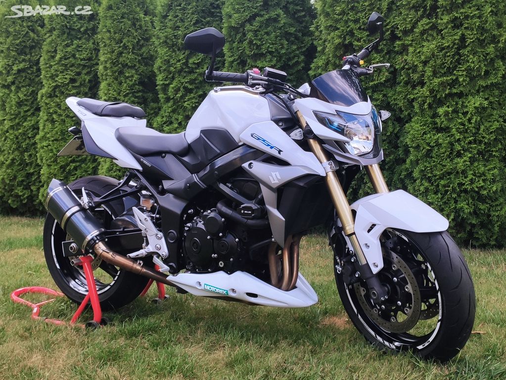 Suzuki gsr 750