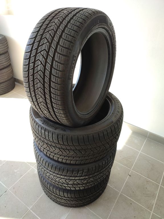 Zimní pneu Pirelli 295/40/20 106V - 2 kusy