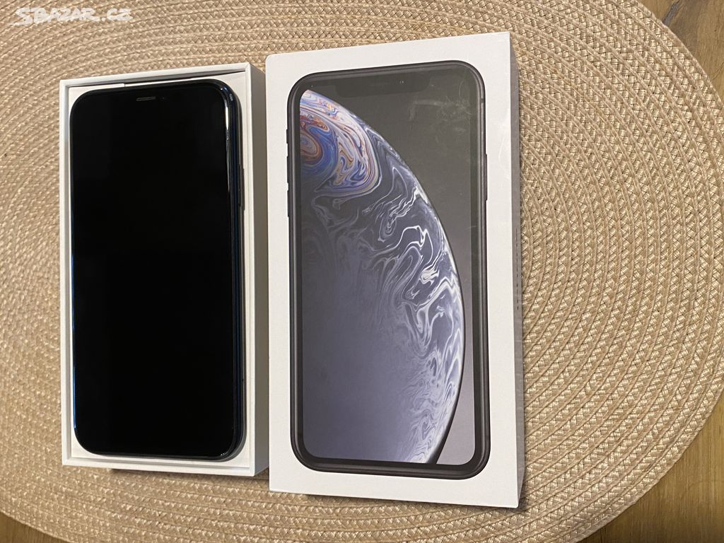 iPhone XR 64GB černý, top stav