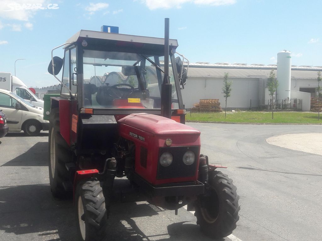 Traktor Zetor 7011