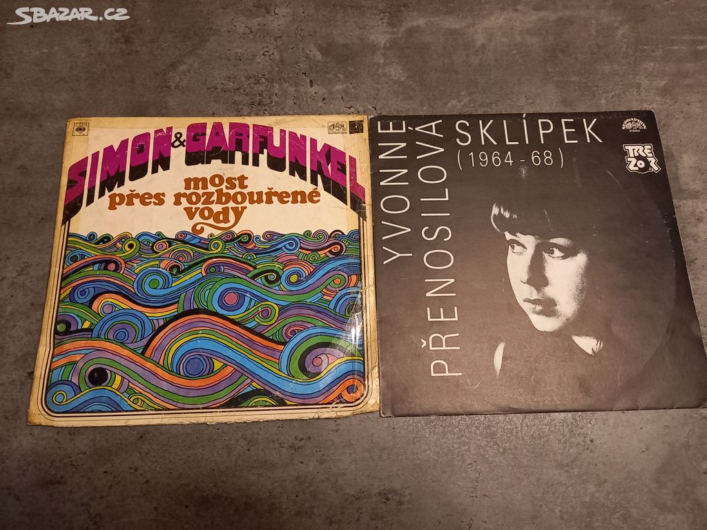 LP desky - Y. Přenosilová a Simon & Garfunkel.