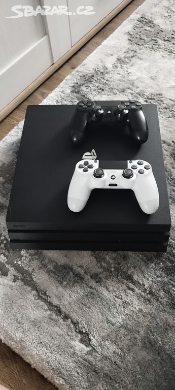 Playstation 4pro + 2 ovladače