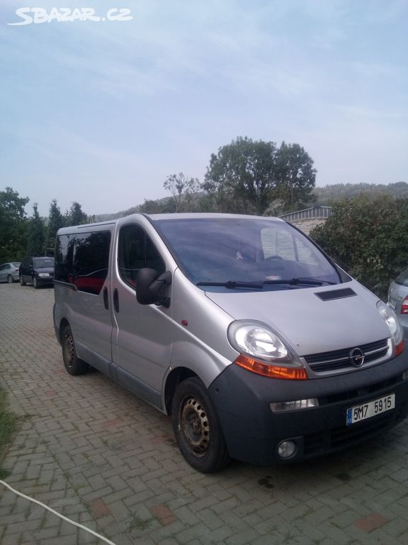 minibus Ople Vivaro