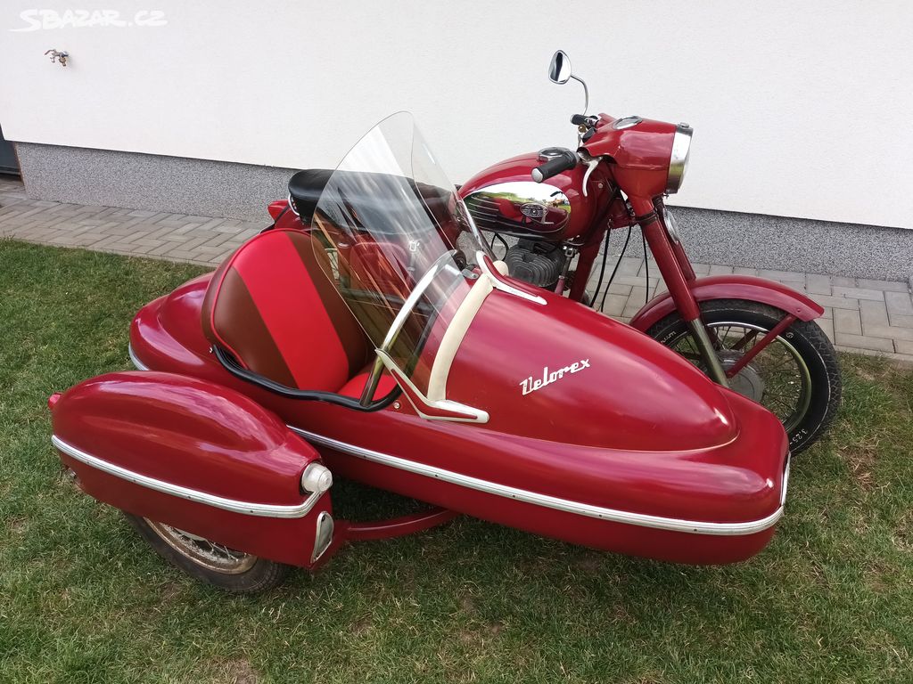 Jawa 350 se sajdou Velorex