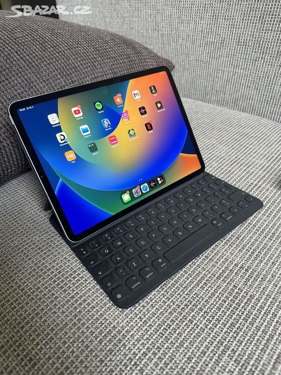 iPad Pro 11 2022 WiFi+ Cellular + Klávesnice