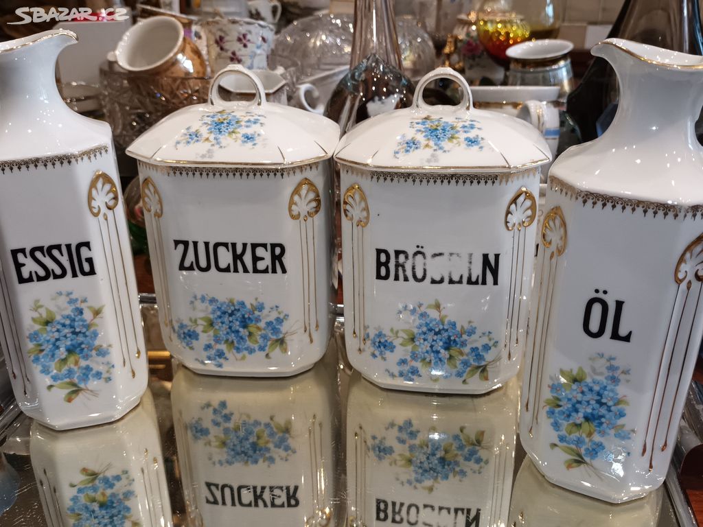 Starožitné porcelánové kořenky.