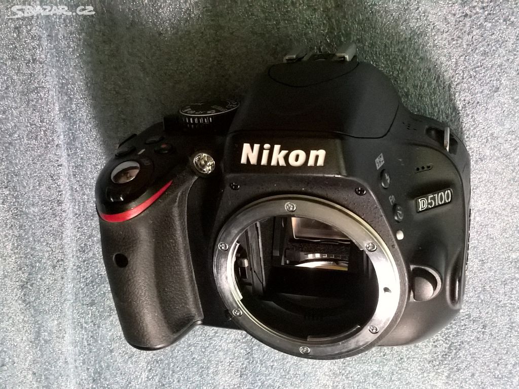 Nikon D5100 na náhradní díly