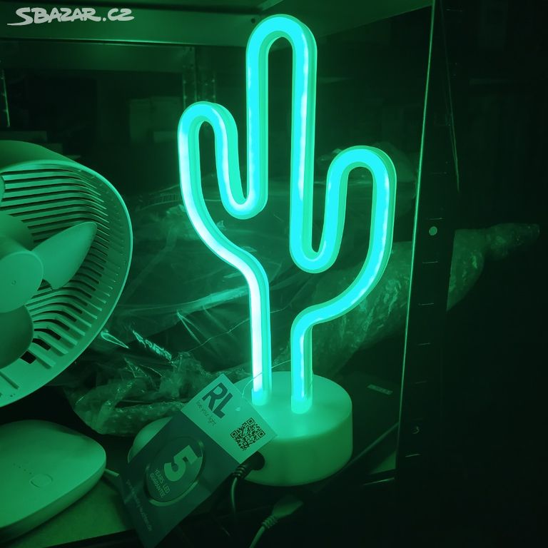 Kaktusová LED stolní lampa.