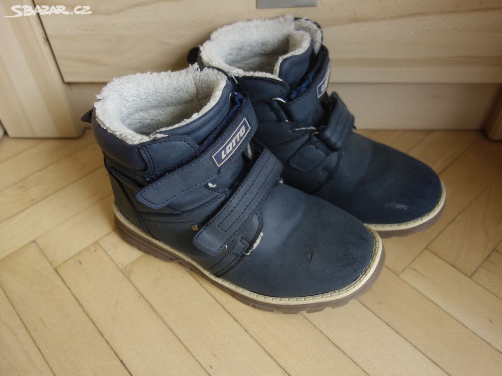 Prodám tmavě modré zimní boty vel. EUR 33. Zn.