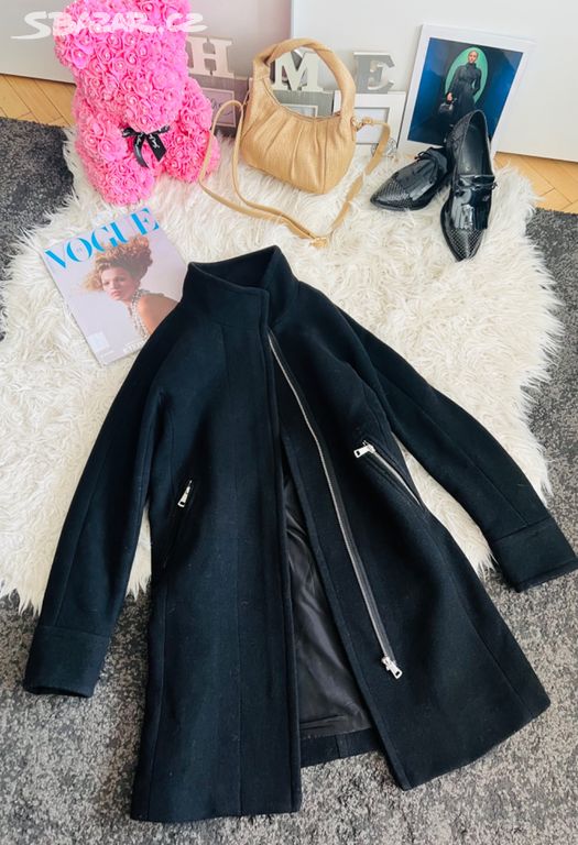 H&M krásný moderní luxusní černý kabát vel. 34