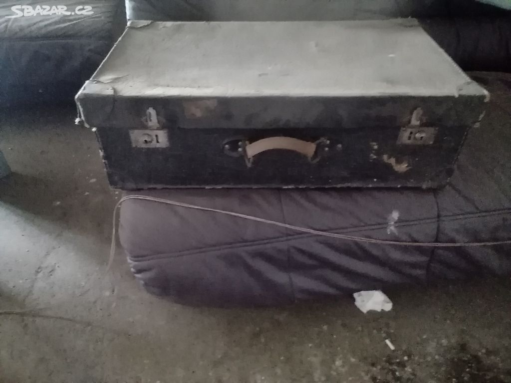 starý, velký kufr z půdy (50tý léta)