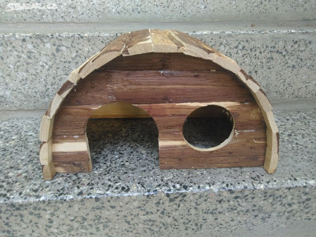 Domeček dřevěný + pítko