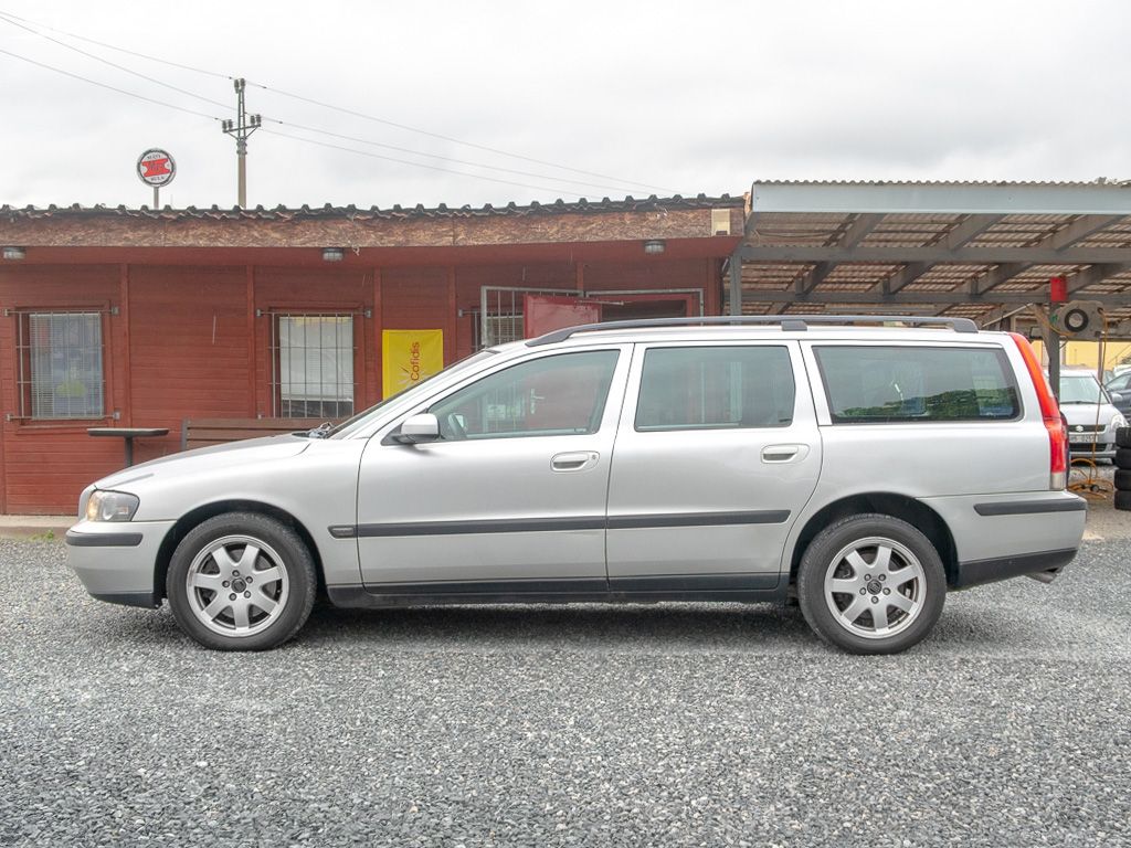 Volvo V70 2.4D 120KW mat 4x4