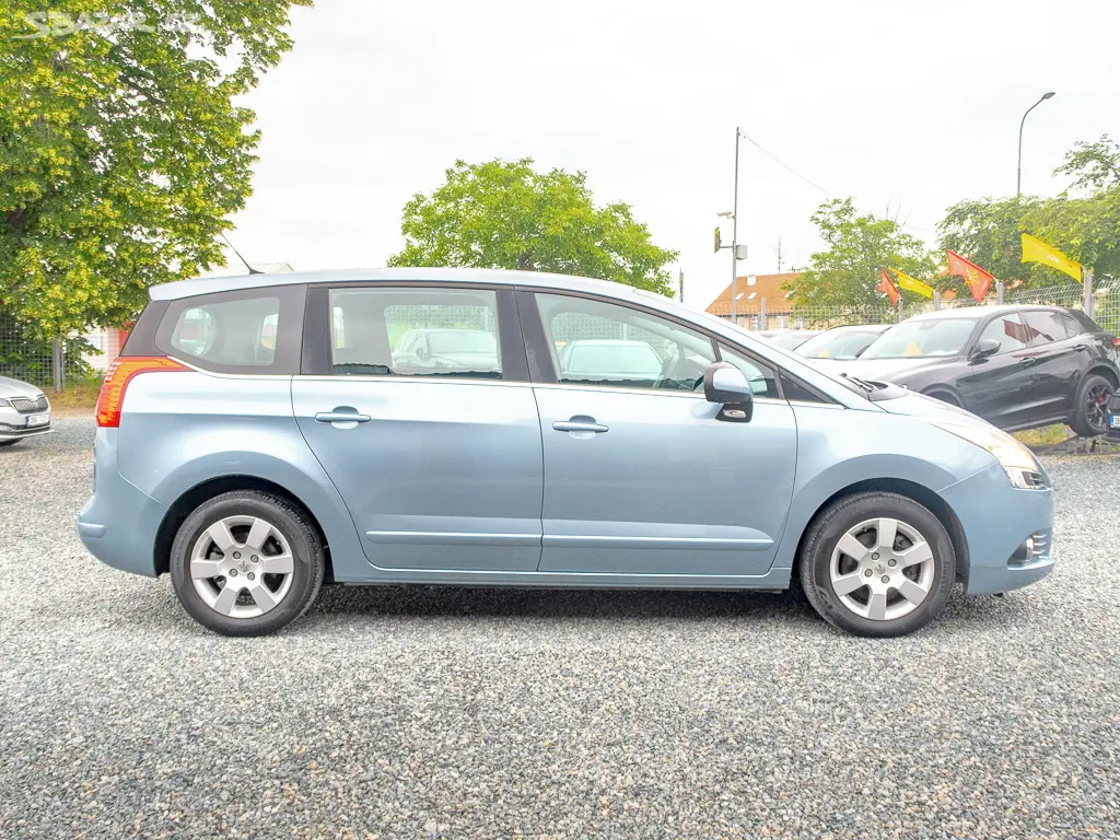 Peugeot 5008 2.0HDI 110KW NAVI 7sedadel - fotka 2