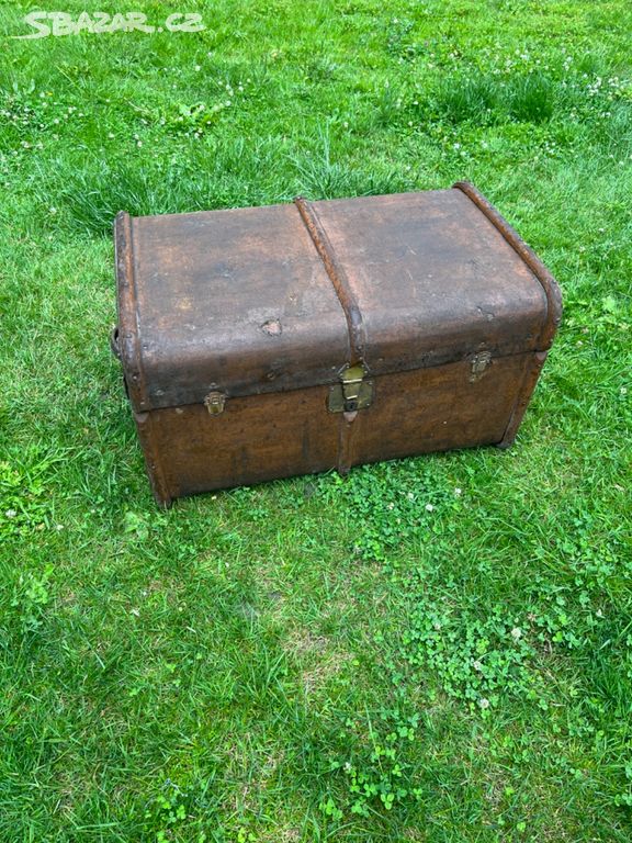 Starožitný lodní kufr / truhla.