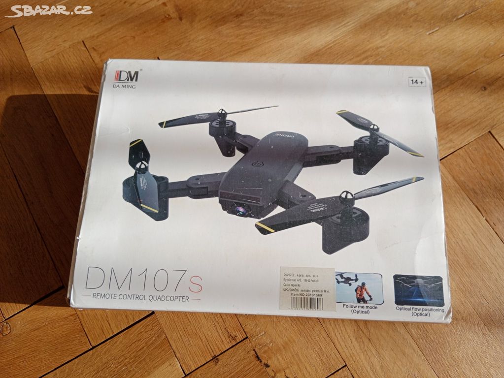 Dron DM107s