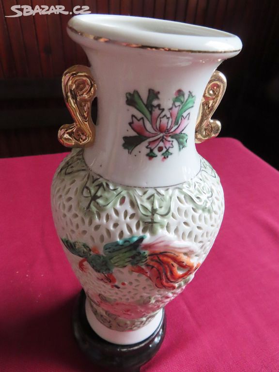 Prodám novou,čínskou dekorativní prolamovanou vázu