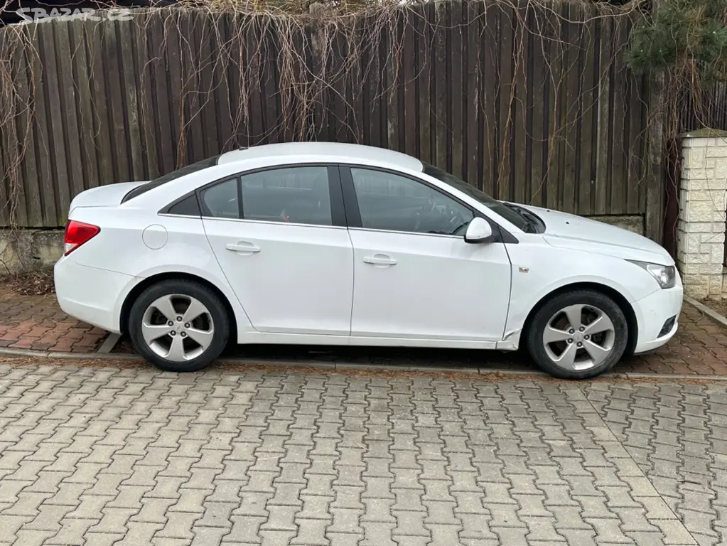 Chevrolet Cruze 2.0 Diesel AUTOMAT motor kouří - fotka 2