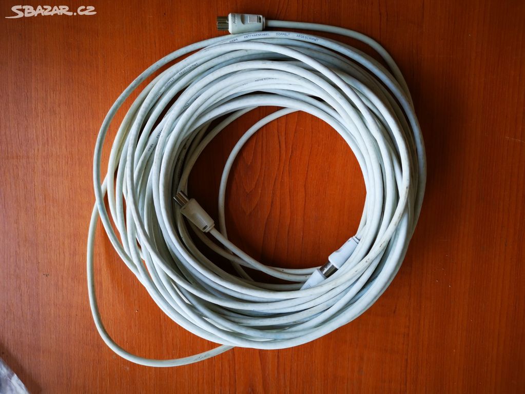 Koaxiální kabel s koncovkou pro TV