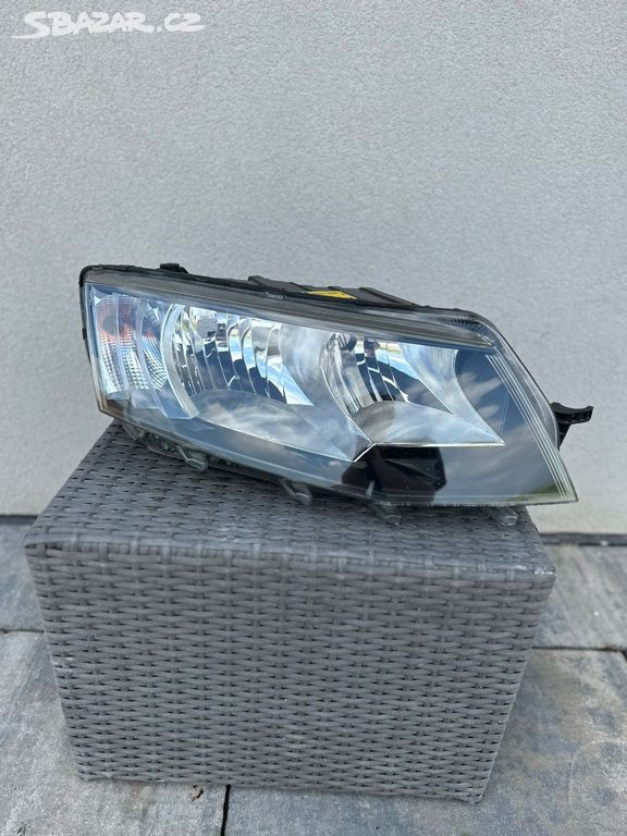 Pravé halogenové světlo Škoda Octavia 3 předface