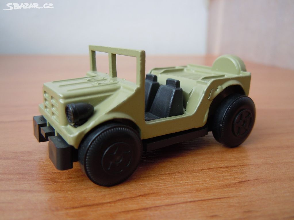 model autíčka , retro hračka Jeep , terénní auto .