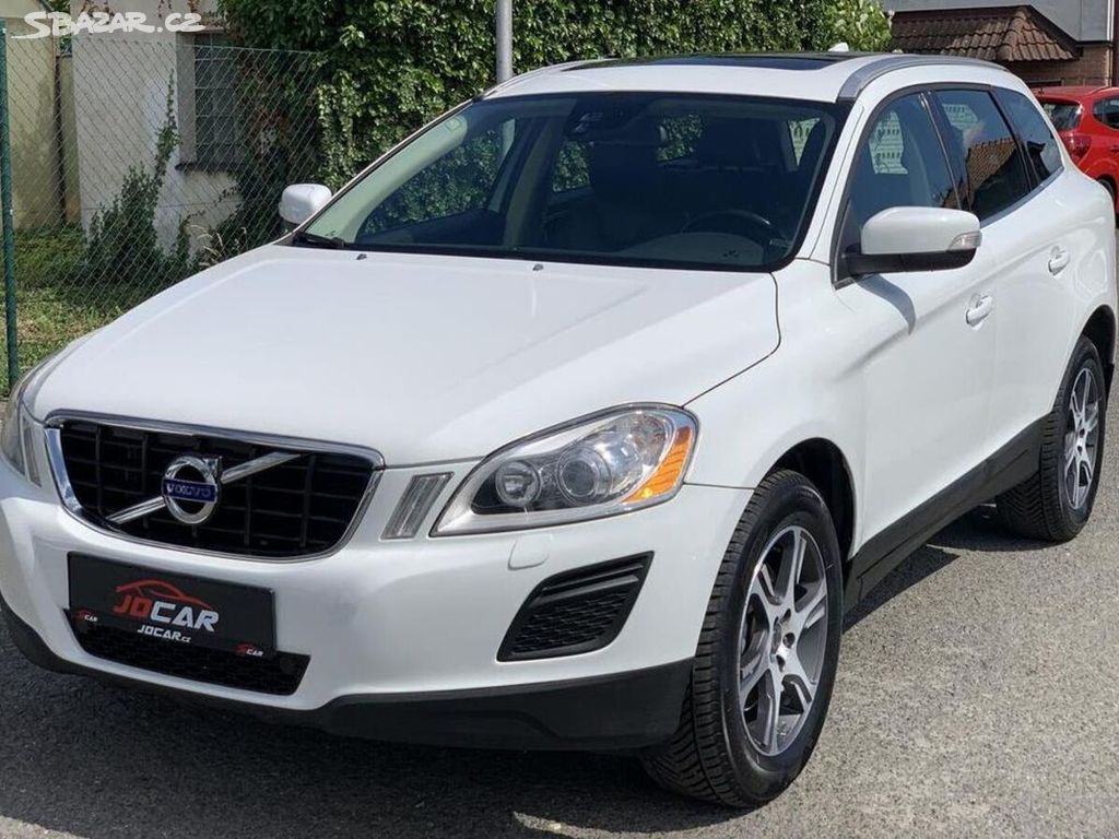 Volvo XC60 2.4 D5 AWD KŮŽE PANORAMA ŠÍBR