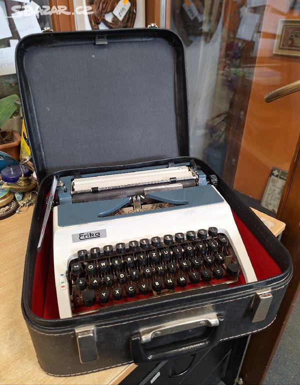 Retro psací stroj ERIKA v kufříku