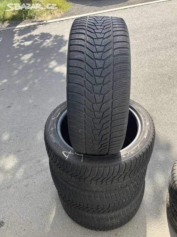 Zimní pneu 235/45 18