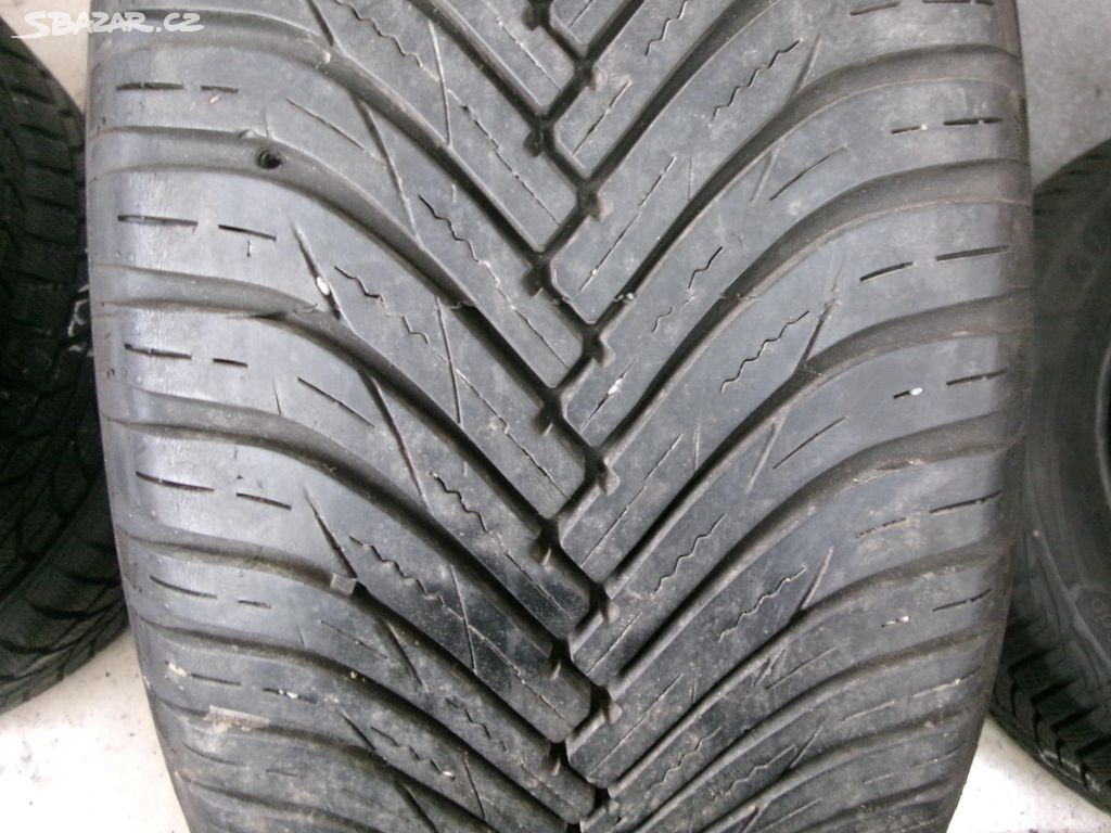 Zimní pneu MAXXIS 225 45 17 č.14618