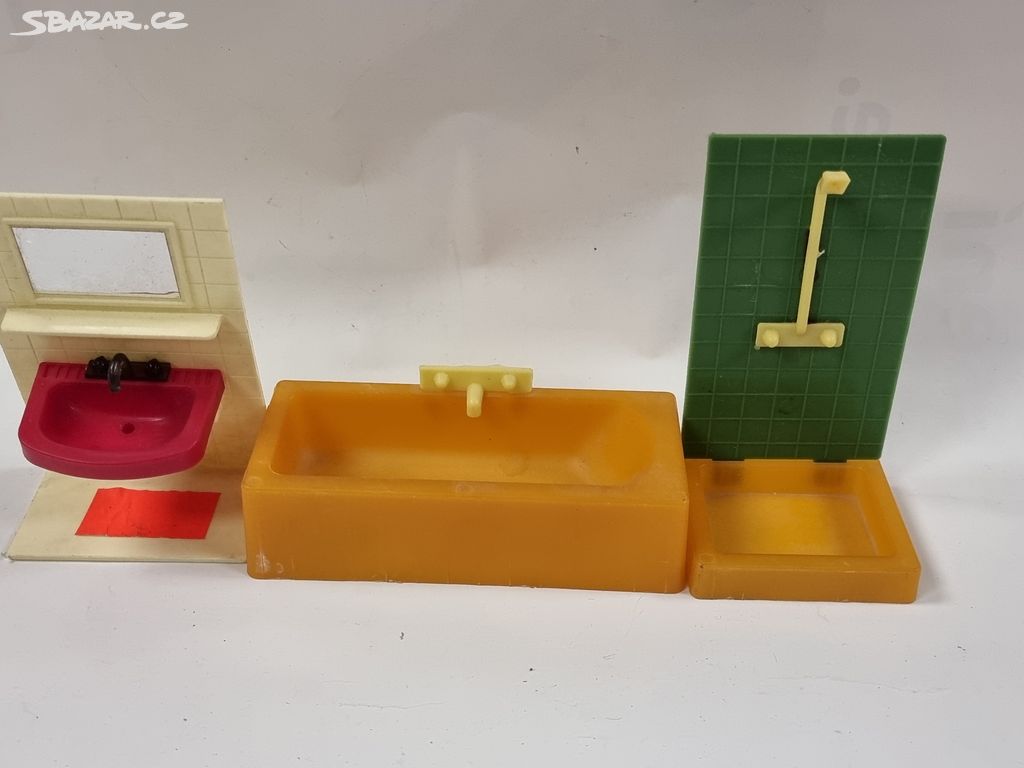 Retro hračka - plastová koupelna pro panenky