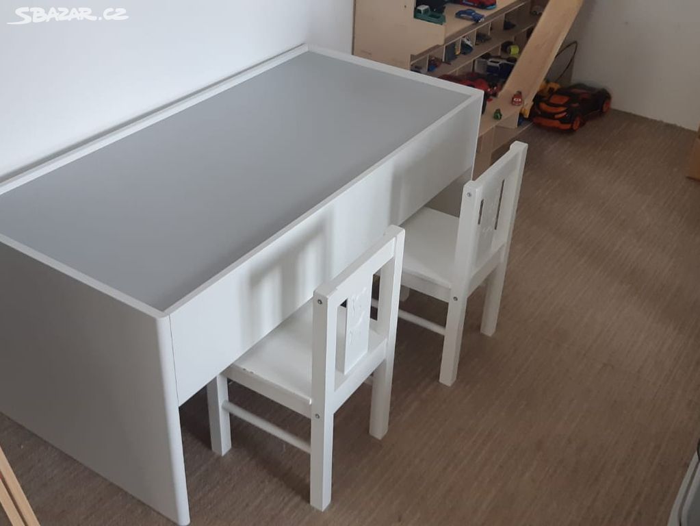 Dětský stůl Ikea Dundra + 2 židličky Ikea Kritter