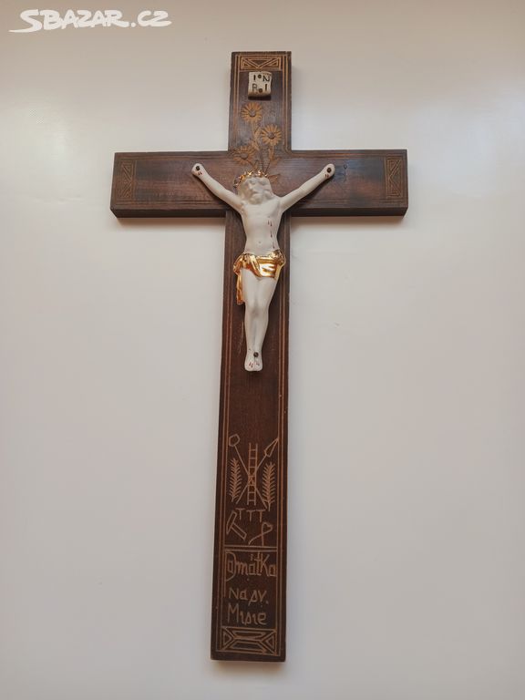Dřevěný kříž se spasitelem světa JEŽÍŠEM KRISTEM