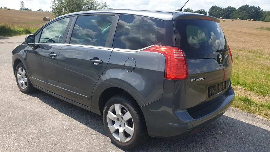 Peugeot 5008 2.0hdi - fotka 5