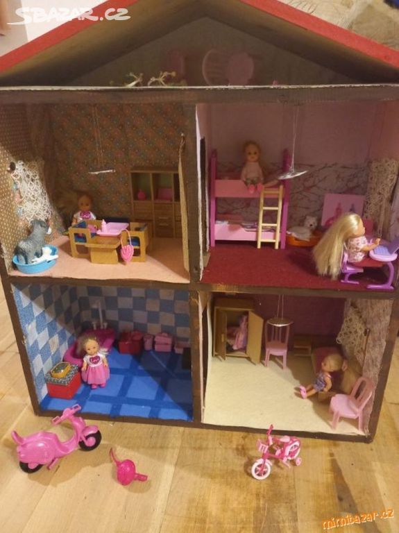 Dřevěný domek pro panenky vybavený