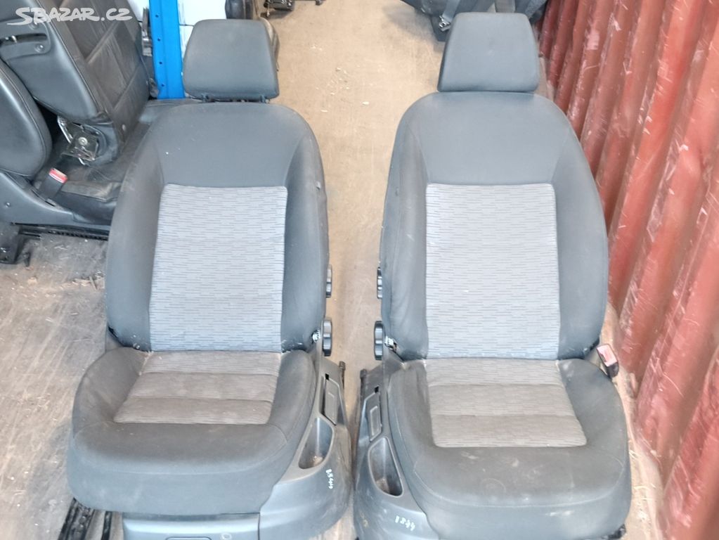 Škoda Octavia II sada látkových sedaček