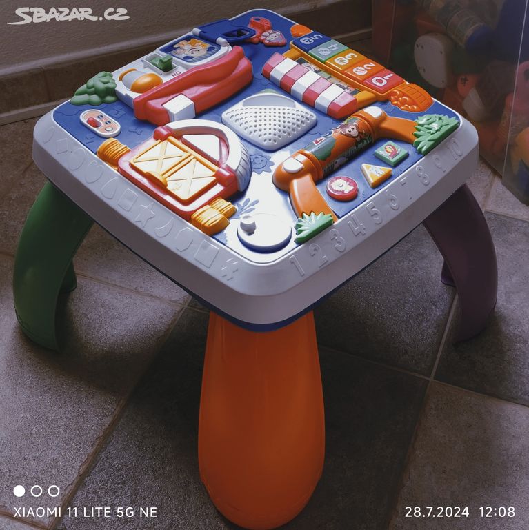 Pejskův stoleček Fisher Price