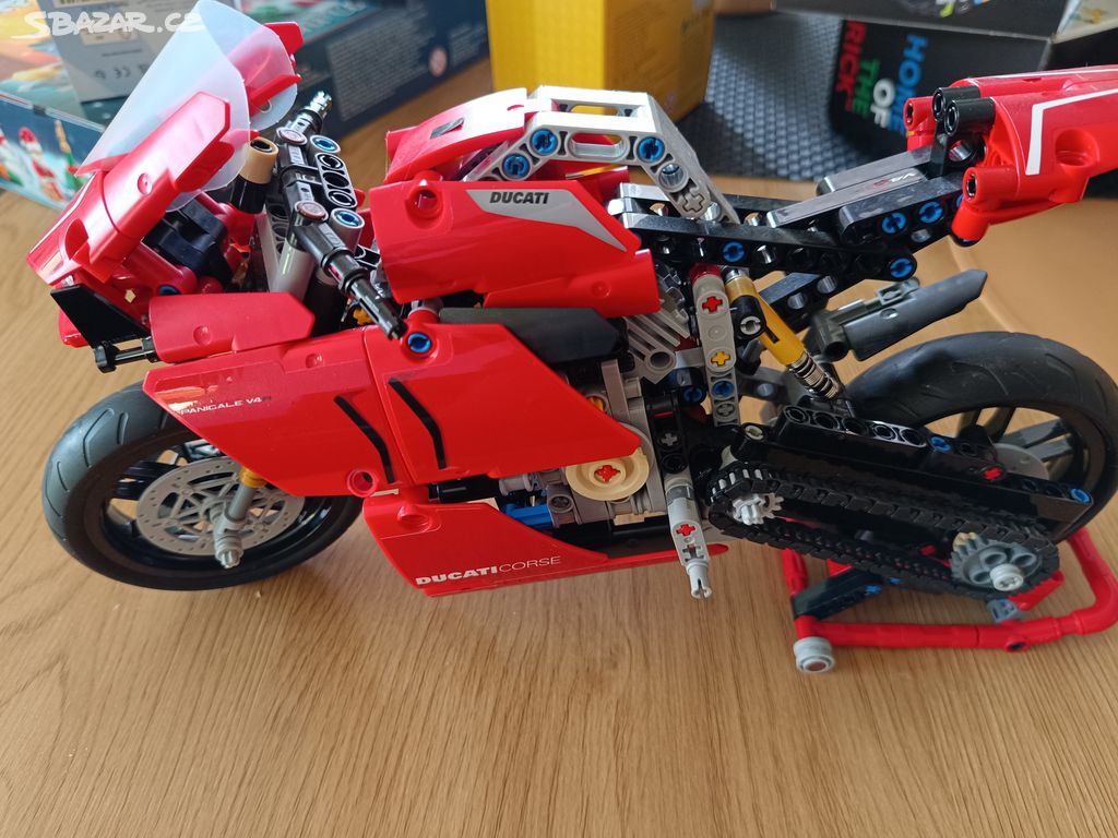 LEGO Technic 42107 Ducati Panigale V4 R Litom ice Sbazar.cz